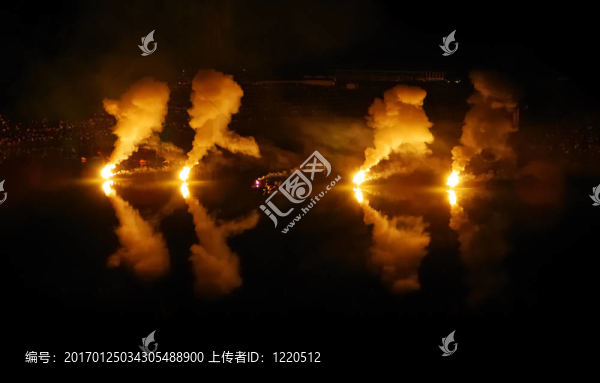 在水上抽煙
