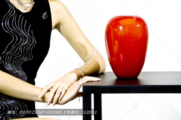 女人和花瓶