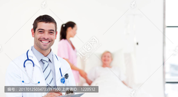 幫助病人的醫(yī)生團隊
