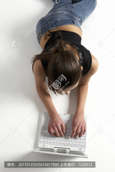 女孩用的筆記本電腦