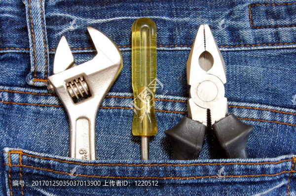 工具和牛仔褲