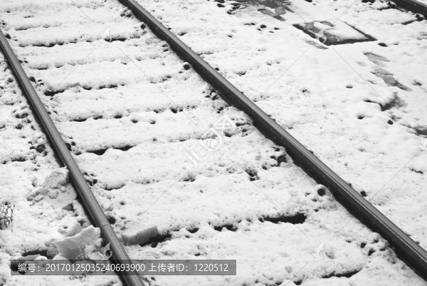 雪白的鐵軌