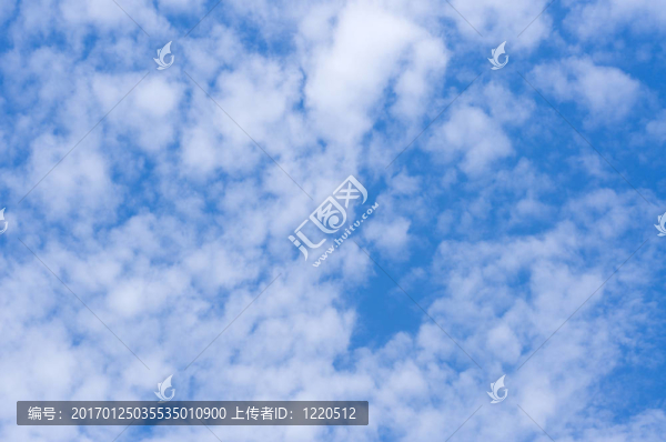 天空中的云