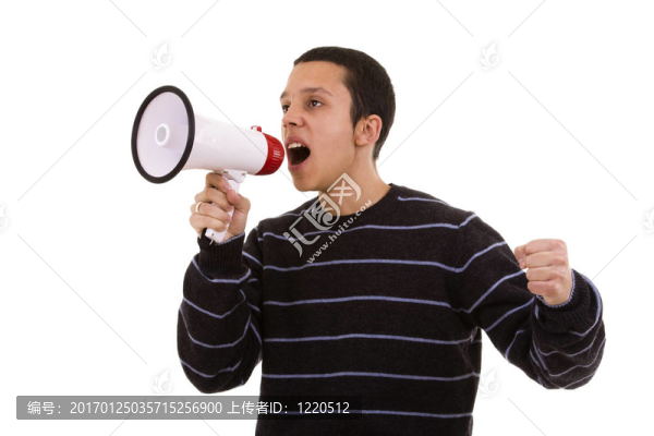 在擴音器喊