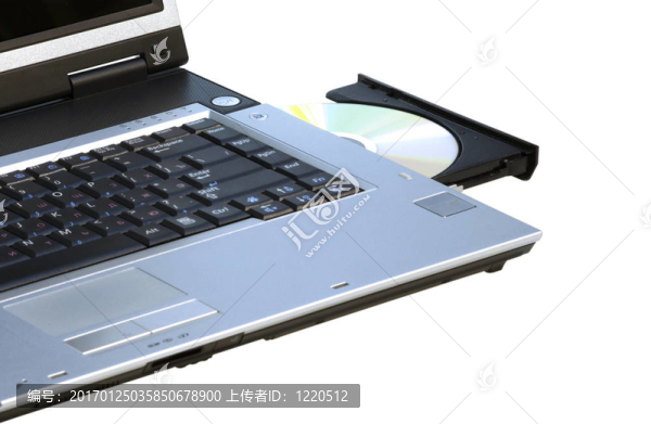 打開DVD刻錄機(jī)和光盤在它的筆記本電腦。isolatet裁剪路徑。