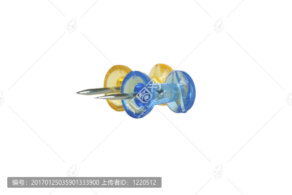 橙色和藍色透明圖釘一起。白色背景中分離。