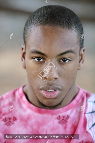 戶外男性肖像-匯圖網(wǎng) www.fosd68.com 戶外男性肖像