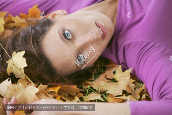 漂亮的黑發(fā)女人