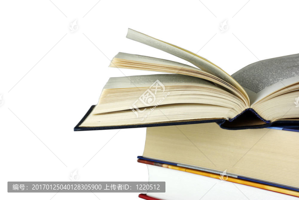 打開書籍放在白色的其他書籍。裁剪路徑。