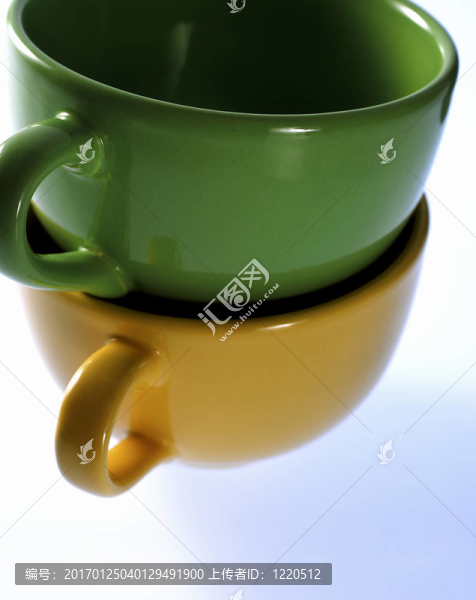 空杯子堆