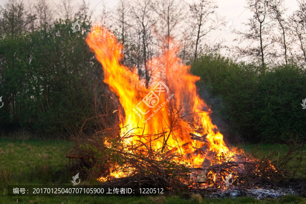 火