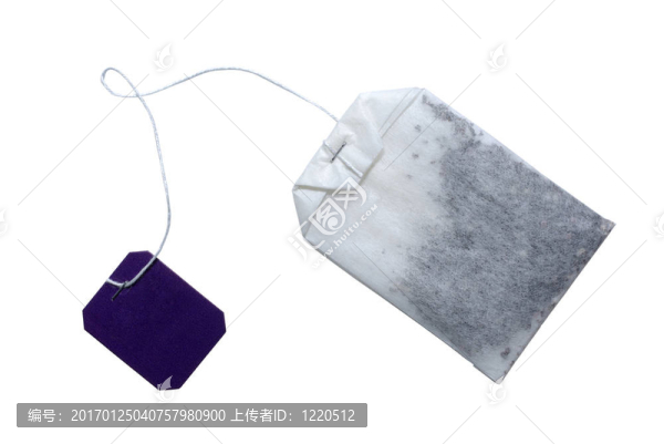 白色紫色標(biāo)簽的茶葉袋。包含的裁剪路徑。