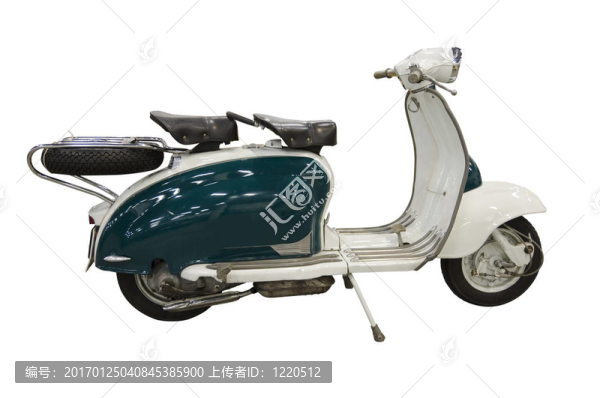 舊貨綠色和白色滑板車（路徑包括）