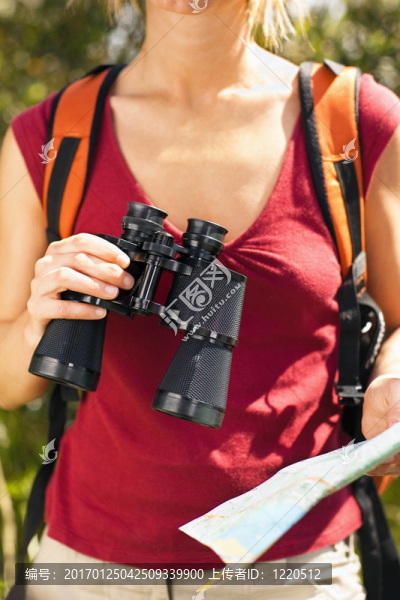 婦女徒步旅行-匯圖網(wǎng) www.fosd68.com 婦女徒步旅行