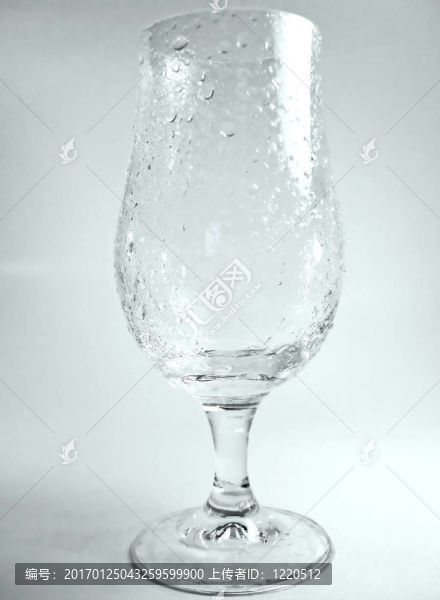 濕的玻璃