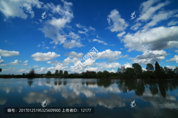 唯美的湖面