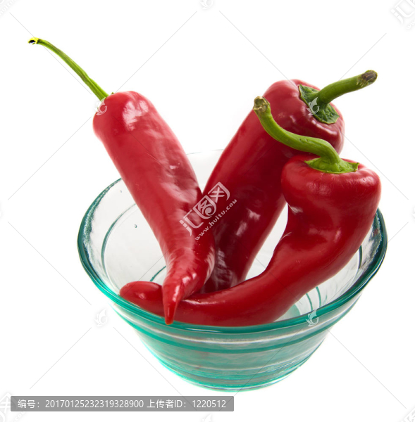 玻璃碗里的三個(gè)辣椒