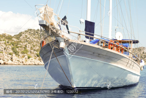 私人游艇在Mediterranean航行