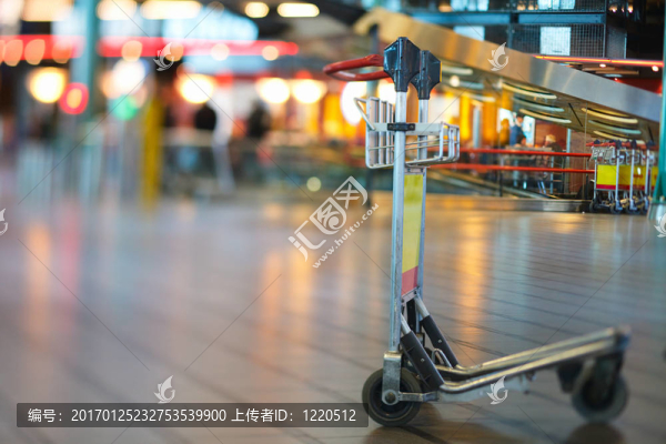 機場的行李車