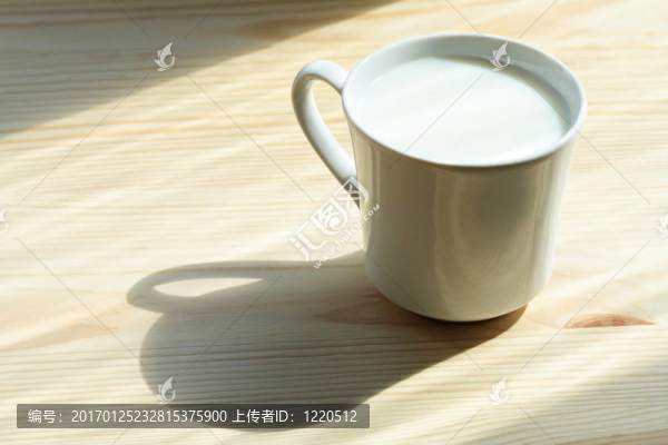 一杯牛奶