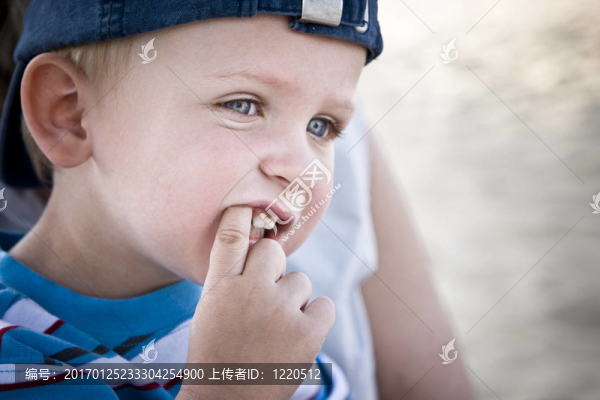 小男孩