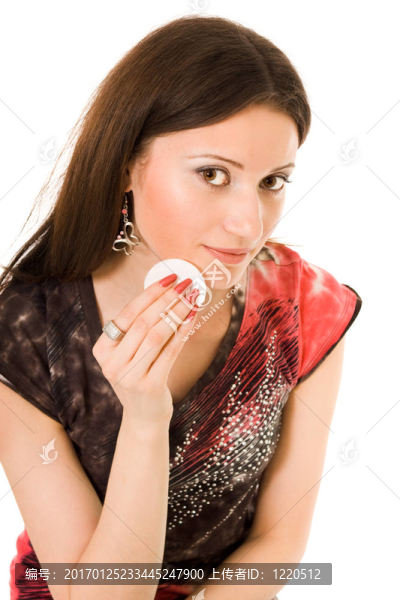 光滑圓潤的女人用棉