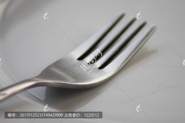 盤(pán)子上的叉子
