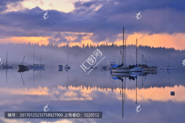 夕陽下的小船