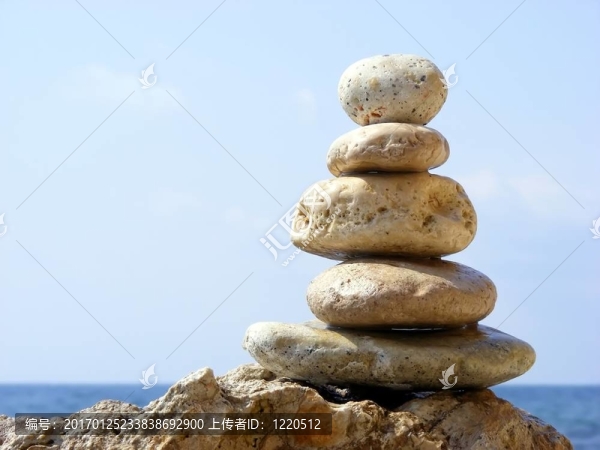 石頭金字塔