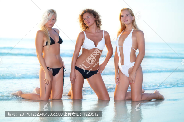 樹的美麗的女人