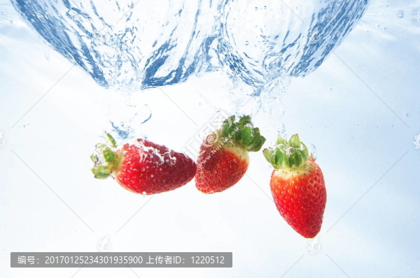 在水strawbarry水果