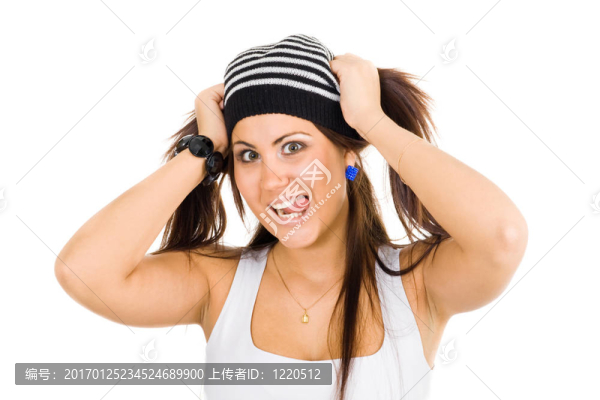 年輕的女人抱著她的馬尾辮