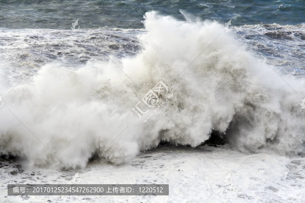 巨大的波浪