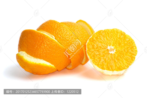 一半的桔子和一些皮