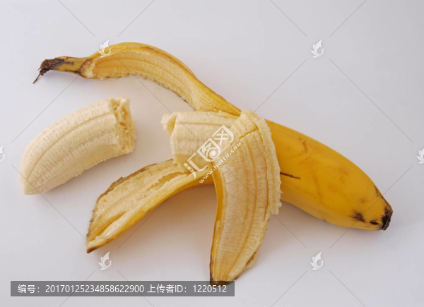 剝了皮的香蕉。