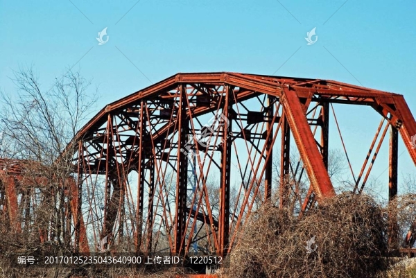 生銹的鐵路棧橋