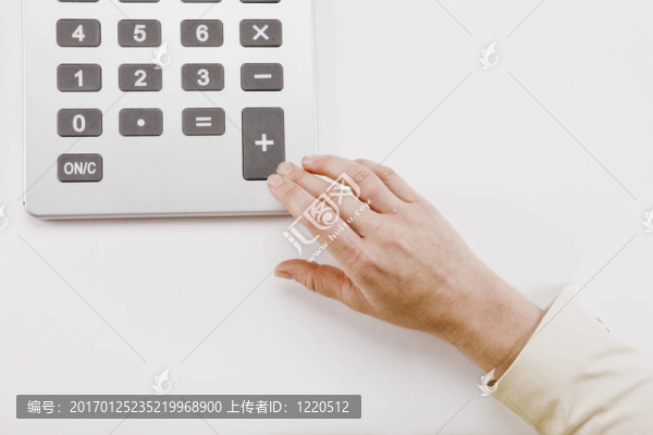 它添加了