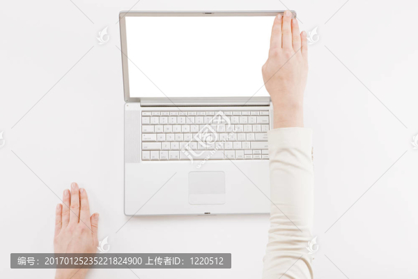 打開筆記本電腦