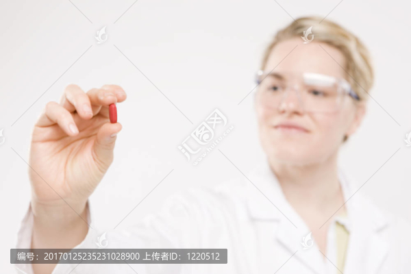 持丸微笑
