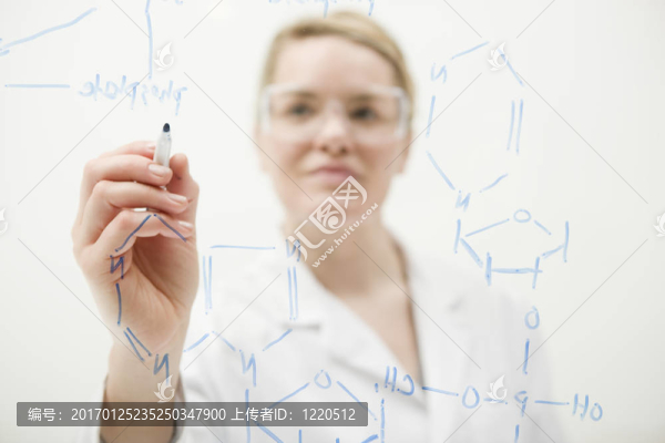 自信的科學(xué)家-匯圖網(wǎng) www.fosd68.com 自信的科學(xué)家