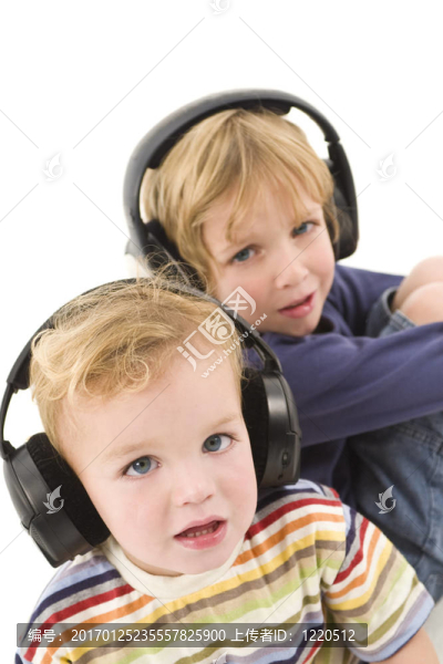 兒童聽音樂