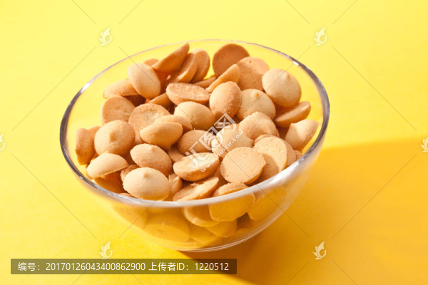 牛奶和糕點(diǎn)