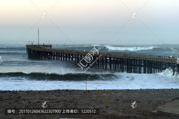 海浪風(fēng)暴碼頭