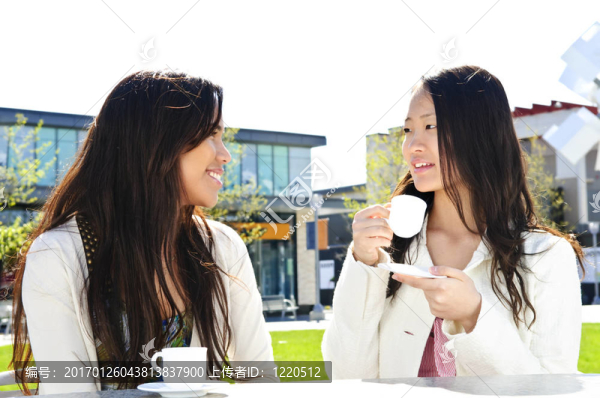 女友喝咖啡