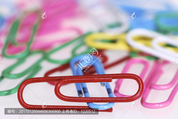 紅色曲別針-匯圖網(wǎng) www.fosd68.com 紅色曲別針