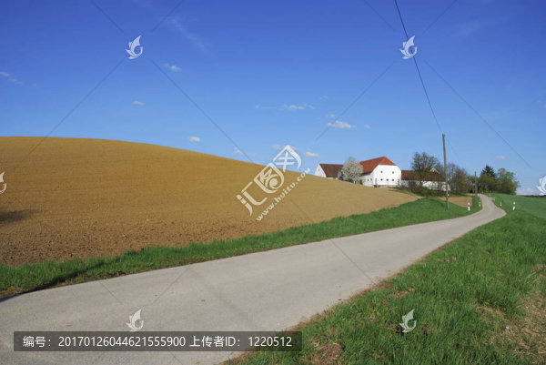 孤獨的農(nóng)場房子