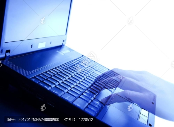筆記本電腦打字