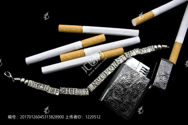 香煙；打火機(jī)和手鐲