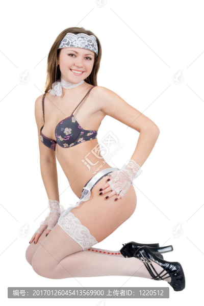 美麗的微笑女孩坐在一圈。分離