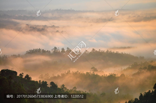 山脈。